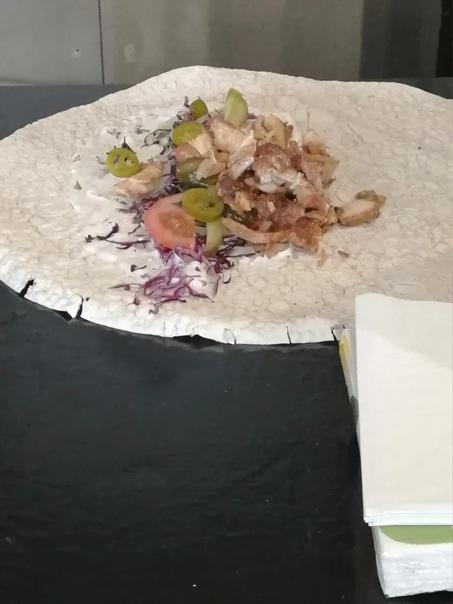 Нашёл в Москве вкусную шаурму по 100 рублей, но купить её можно при одном условии. Делюсь секретом. Нашёл в Москве вкусную шаурму по 100 рублей, но купить её можно при одном условии. Делюсь секретом.